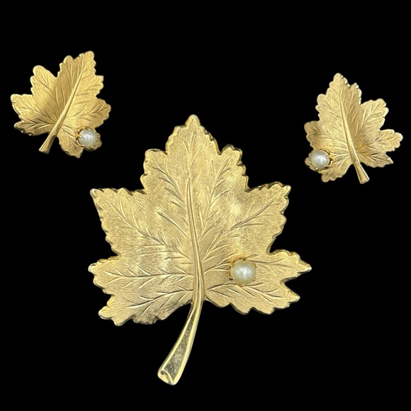 Sarah Coventry Jewelry - Vintage Sarah Coventry Maple Leaf Brooch & Clip On Earrings Set Gold Tone